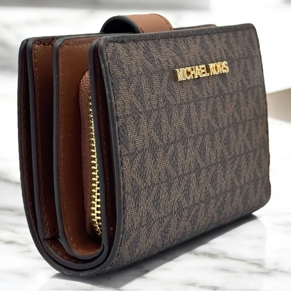 Michael Kors Medium Jet Set Travel Zip Chain Bifold Wallet Leather Brown